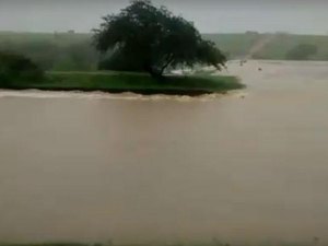 Barragem se rompe em cidade da Bahia