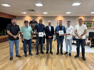 Petrúcio Barbosa busca novas obras estruturantes para Igaci em reunião com Paulo Dantas