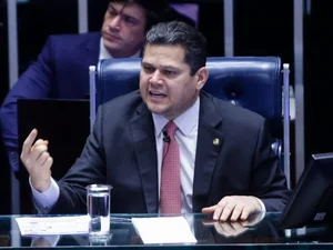 Alcolumbre nega acordo sobre Master e chama Valdemar de mitomaníaco