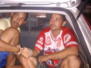 Após denúncia anônima, polícia prende dupla com 2 kg de maconha