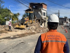 Após demolição de edificação, Ladeira do Bomfim é liberada pela Defesa Civil