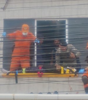 PM presta primeiros socorros a homem que sofreu descarga elétrica no Jacintinho