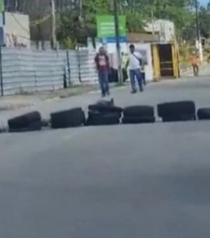 Taxistas protestam pelo direito de utilizar a Av. Major Cícero no bairro do Bebedouro
