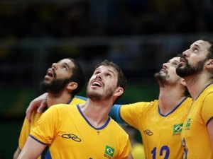 Brasil elimina Argentina e enfrenta a Rússia na semi do vôlei masculino