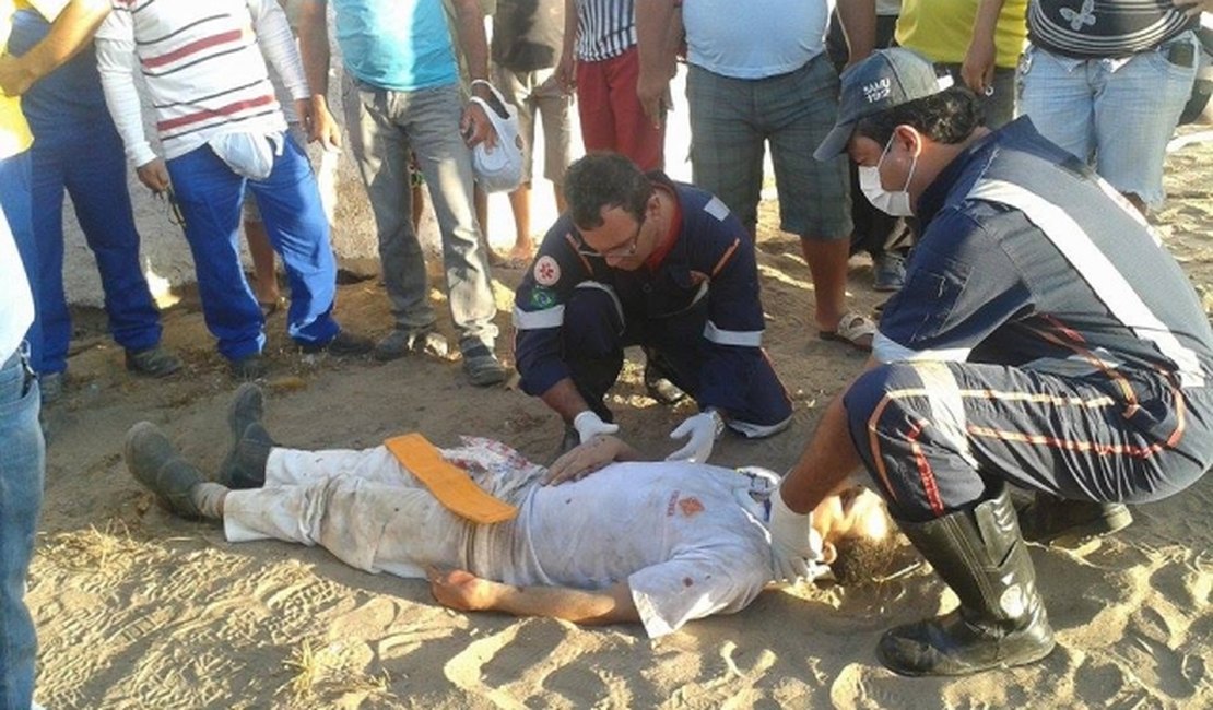 Motociclista perde o controle e colide contra muro de empresa, em Arapiraca