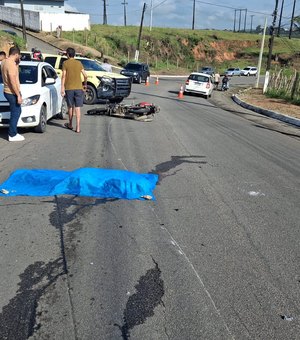 Colisão entre carro e moto deixa homem morto na AL-210 em Rio Largo