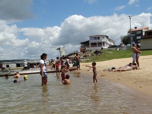 Em Traipu, banhistas ignoram recomendação para ficar em casa