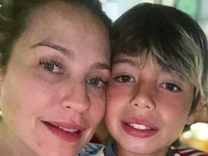 Luana Piovani se assusta ao descobrir que filho fez busca por fuzis na web: 'Problema nas mãos'