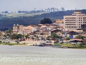 Coronavírus: prefeitura suspende contratos e deve promover exonerações em Penedo