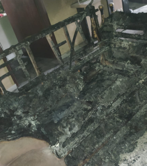 Incêndio destrói cômodos de imóvel em Limoeiro de Anadia