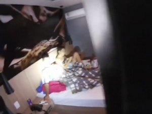 Líder de facção criminosa é preso em cama de motel com a namorada; veja vídeo