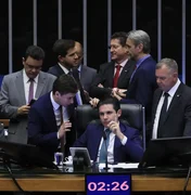PEC da blindagem é aprovada por deputados e vai ao Senado