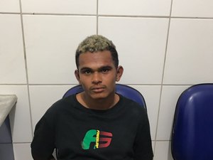 BPTran prende homem com carro roubado, arma de fogo, munições e balaclava