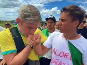 Nikolas Ferreira elogia Cabo e Caio Bebeto em caminhada em direção a Brasília