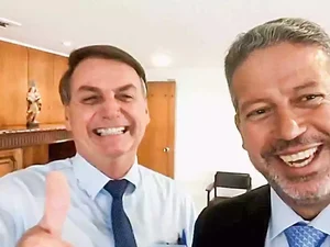 Lira se reuniu com Bolsonaro em AL 5 dias antes de faltar à cerimônia pelo 8 de janeiro com Lula