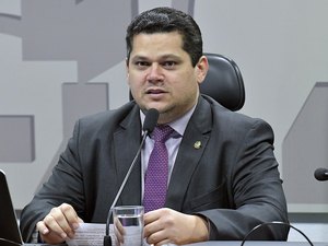 Após muita confusão, Davi Alcolumbre é eleito presidente do Senado