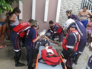 Queda de idoso na rua provoca sangramento e parada cardíaca