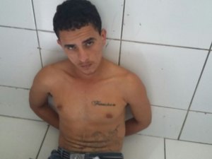 Jovem é preso com arma de fogo e munições intactas durante abordagem policial