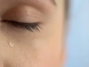 Você chora depois do sexo? Entenda por que isso acontece