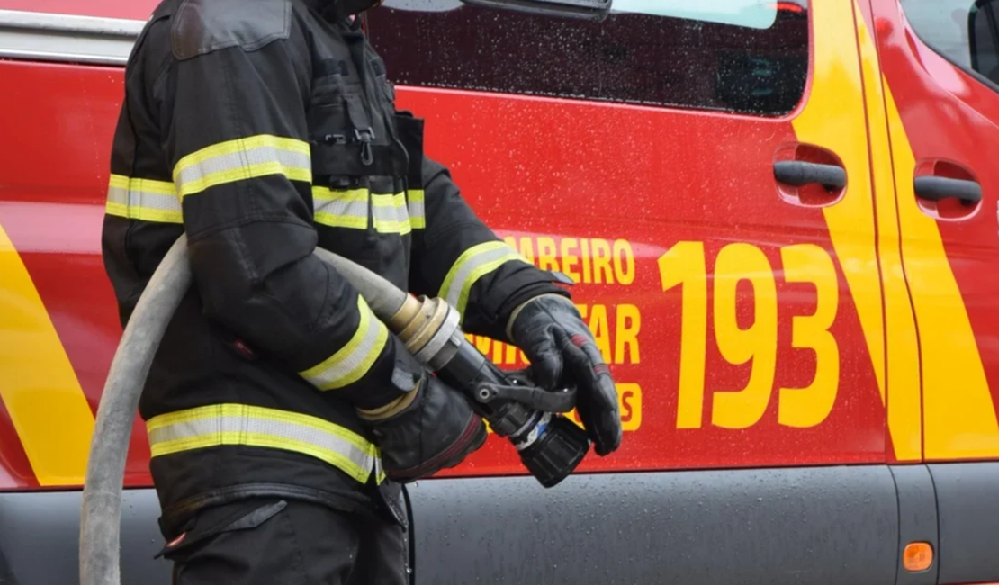 Princípio de incêndio em apartamento deixa mulher ferida no bairro do Antares