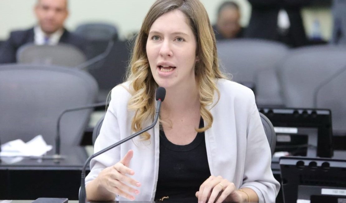 Cibele Moura propõe criação de prontuário único intersetorial para autistas em AL