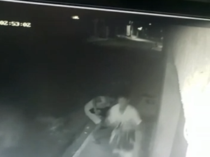 [Vídeo] Dois homens e uma mulher furtam loja e levam som, TV e sacolas no Centro de Arapiraca