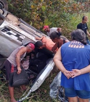 Motorista que sofreu acidente na BR-101 em Junqueiro permanece no HEA