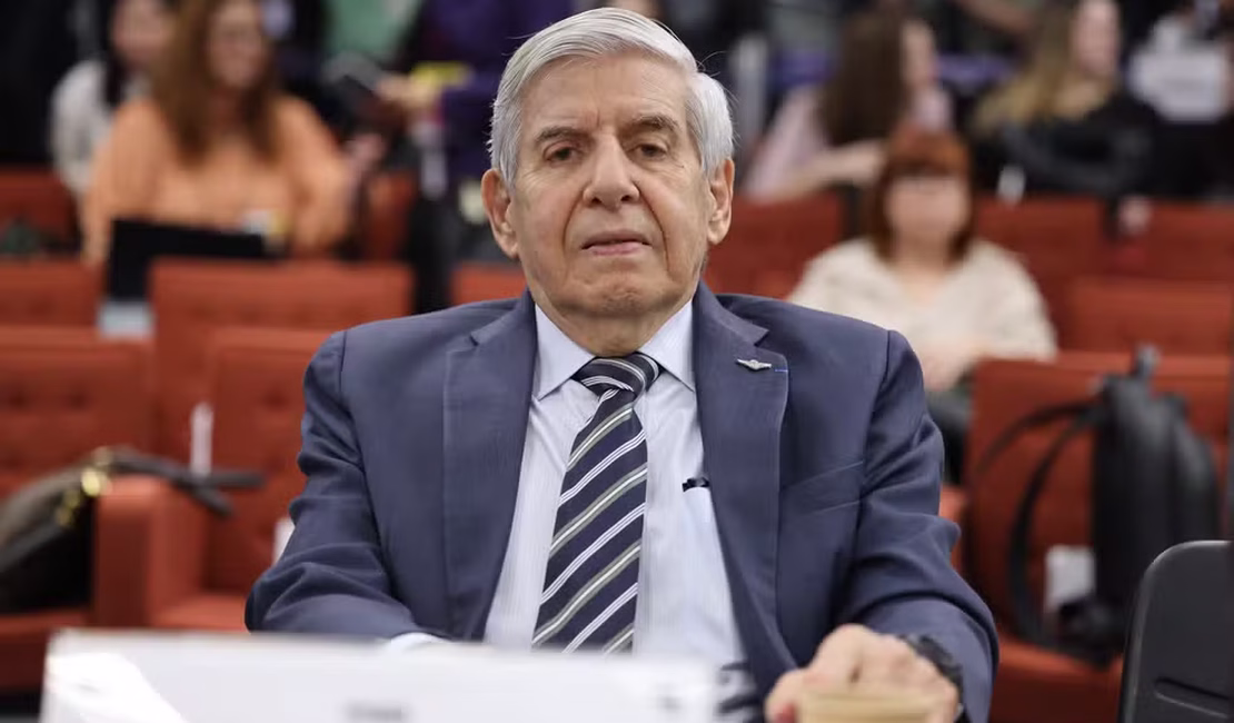 Moraes dá 5 dias para defesa de general Augusto Heleno comprovar Alzheimer