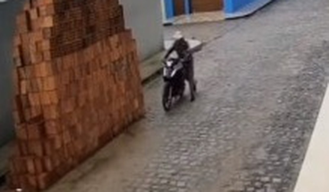 Homem furta moto no bairro Verdes Campos, em Arapiraca