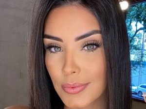 Em Alagoas, Ivy Moraes exibe curvas impecáveis de biquíni e deixa web babando
