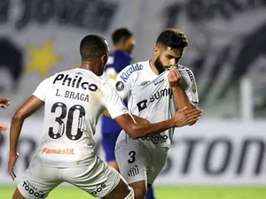 Santos supera o cansaço e vence o Boca Juniors na estreia de Fernando Diniz