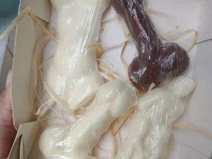 Jovem inova e aposta na produção de chocolates em formato de pênis