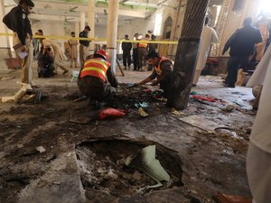 Atentado deixa 7 mortos e 50 feridos em escola religiosa no Paquistão