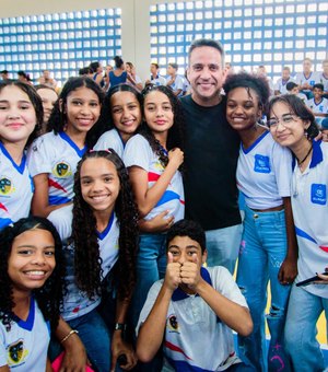 Governador entrega ginásio e revitalização da Escola Maria da Salete Gusmão