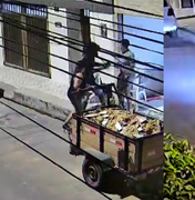 Dupla em moto rouba celular de mulher na porta de casa na Santa Amélia