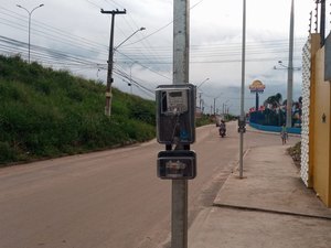 Procon manda Equatorial retirar postes instalados em caçaldas do bairro Planalto