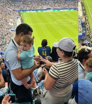 Torcedor pede namorada em casamento no momento do gol de Cabo Verde