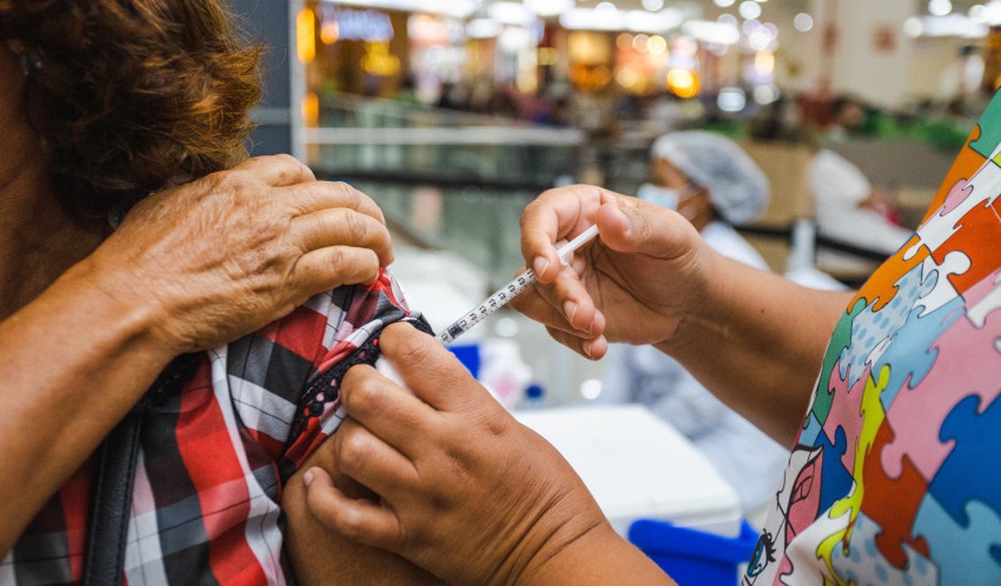Secretaria de Saúde de Maceió suspende vacinação contra Covid-19 com Pfizer Bivalente