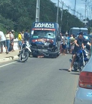 Van e motocicleta colidem em Craíbas