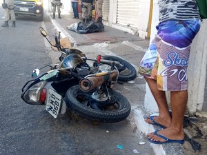 Acidente na Praça Marques de Silva, em Arapiraca, deixa uma pessoa morta e outra ferida