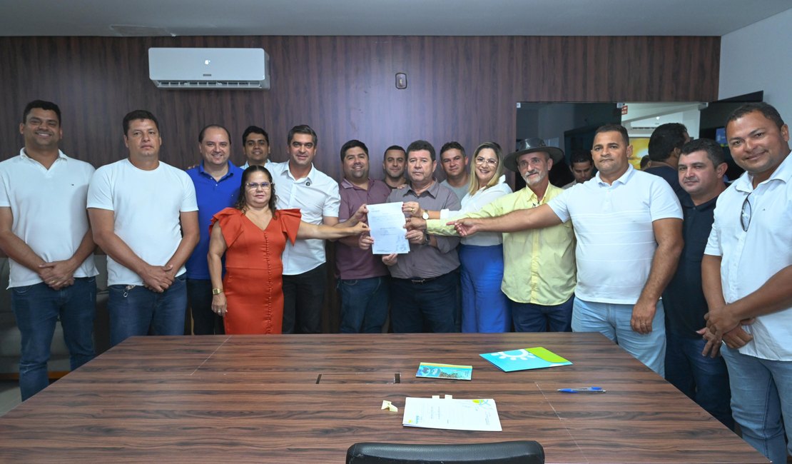 Prefeito Daniel Vasconcelos autoriza reinício das obras do Sistema de Abastecimento de Água em Peroba e Ponta de Mangue