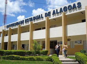 Estudantes enfrentam problemas para efetuar inscrição de vestibular da Uneal
