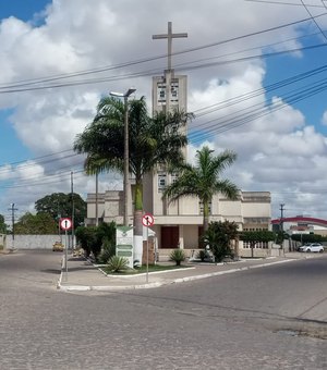Criminoso rouba túnicas de ministros de Igreja Católica em Arapiraca
