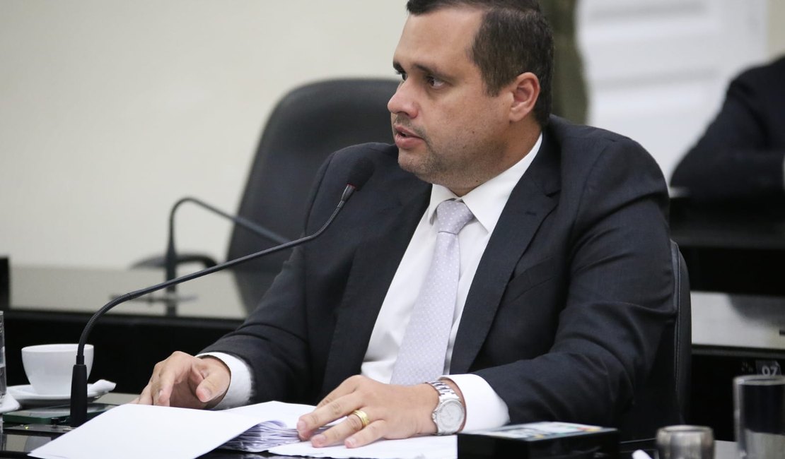 Fernando Pereira solicita que Estado reveja transferência de local do Instituto de Identificação de Teotônio Vilela