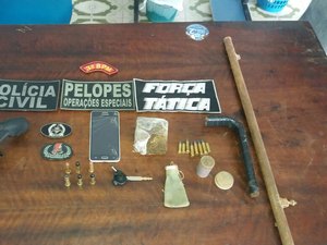 Operação prende uma pessoa e apreende quatro menores, arma e drogas