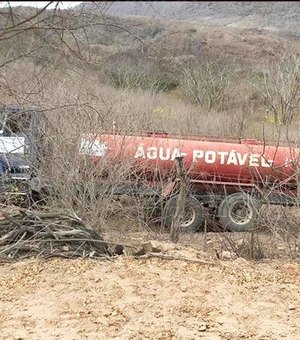 Caminhão-pipa desgovernado deixa duas pessoas feridas em Pão de Açúcar