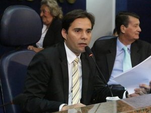 Presidente da Câmara alerta: 'quem não comparecer ao trabalho, terá dia descontado'
