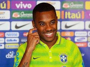 Daniel Nepomuceno confirma contratação de Robinho