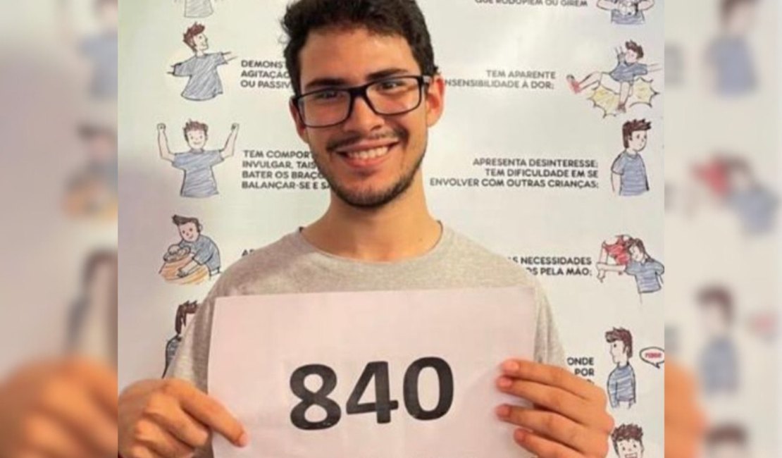 Jovem autista comemora pontuação 840 em nota da redação do ENEM