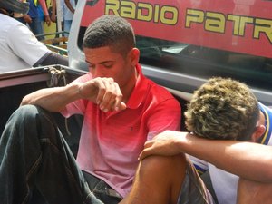 Jovens armados assaltam joalheria e são presos